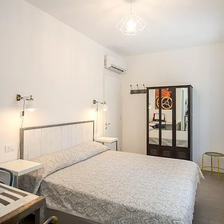 招待所 Locazione Turistica Duca D'aosta 31 梅斯特雷