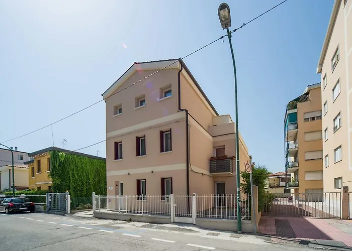 Penzion Locazione Turistica Duca D'aosta 31 Mestre